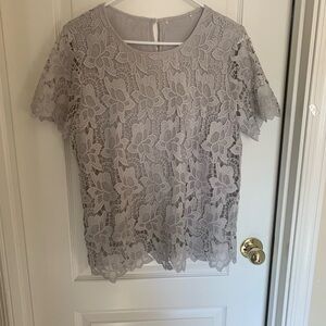 Philosophy Floral Lace Short Sleeve Blouse in Vapor Gray Size M